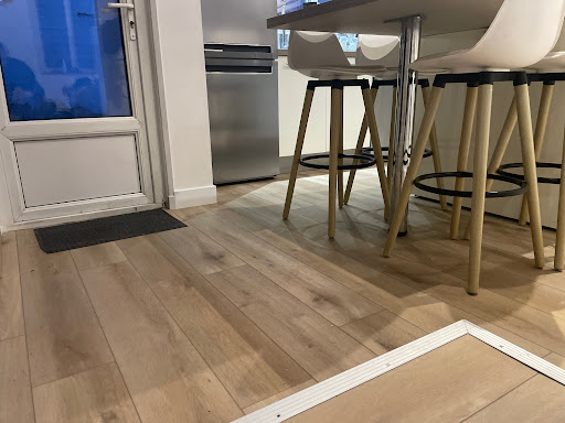 Dépann'Ouest - Plombier, électricien, serrurier, menuisier, vitrier, carreleur, peintre à Nantes