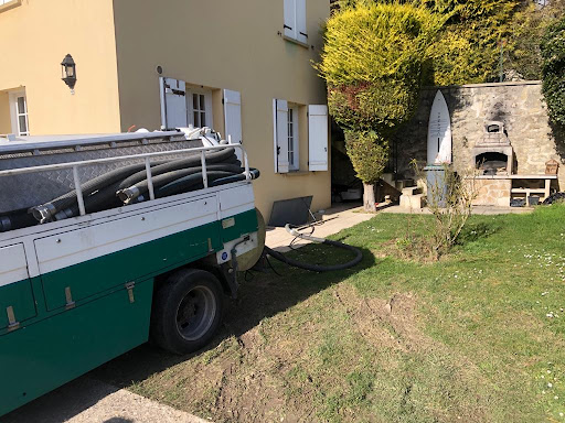 Entreprise assainissement 93 : Débouchage canalisation, installation et entretien pompe de relevage, vidange fosse septique